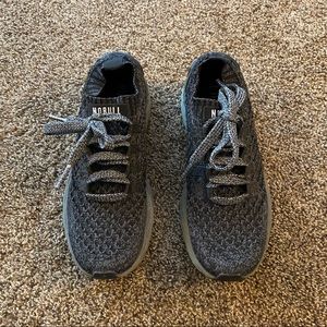 NoBull black and ivy knit runner